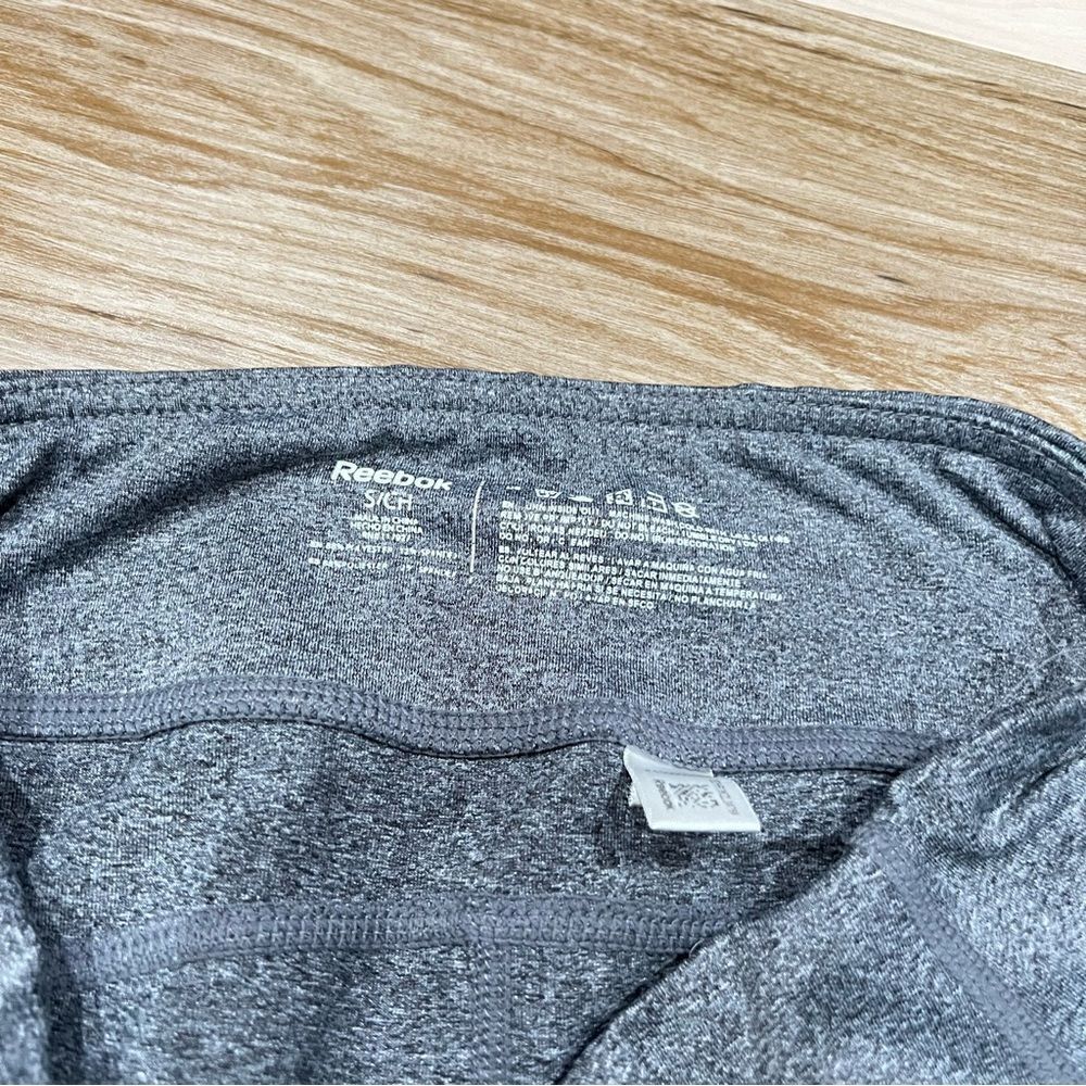 Reebok Grey Capri Athletic Leggings Women’s Small - Picture 2 of 3